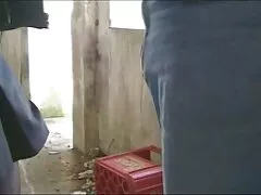 đập phim bo chong nhat ban Nhỏ bé Nhỏ từ phía sau